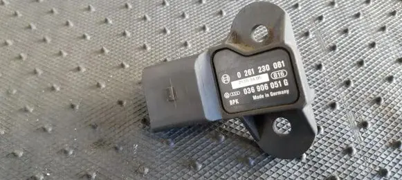 Volkswagen Golf V Air pressure sensor 0261230081 036906051G