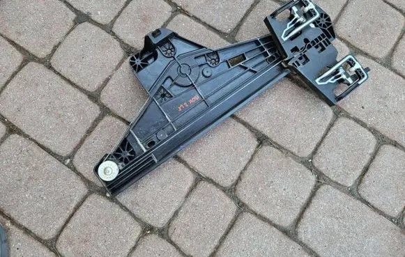 Opel Mokka B Rear door window regulator with motor 9843774280