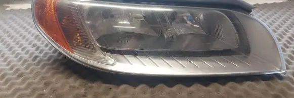 Volvo V70 Headlight/headlamp 31214354