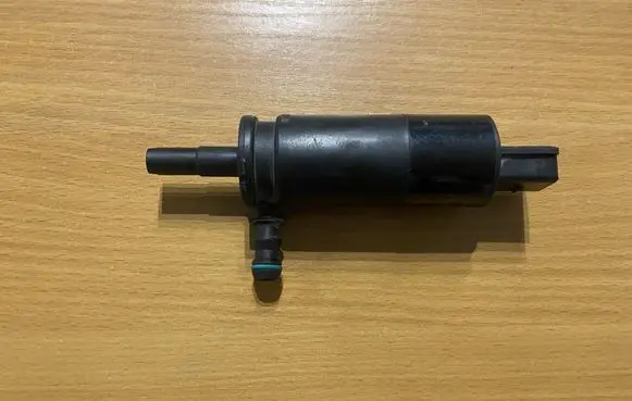Mercedes-Benz E W212 Headlight washer pump A2108691221 B261
