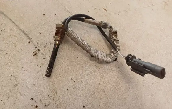 Volvo V40 Exhaust gas temperature sensor 31370468 1336763102655