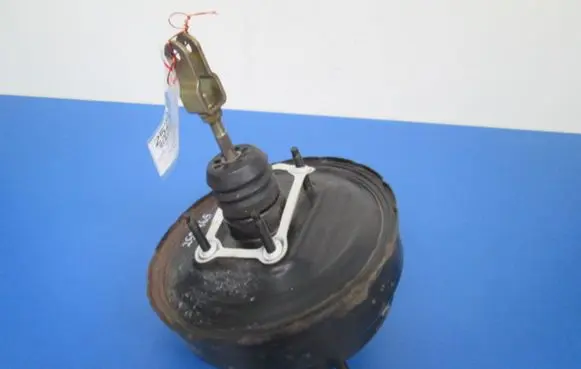 Subaru Impreza I Brake booster