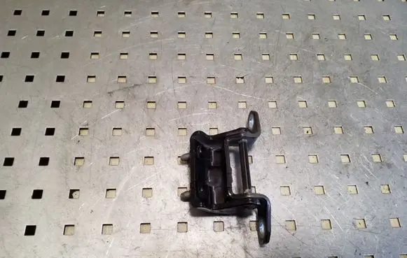 Nissan Qashqai+2 Rear door upper hinge