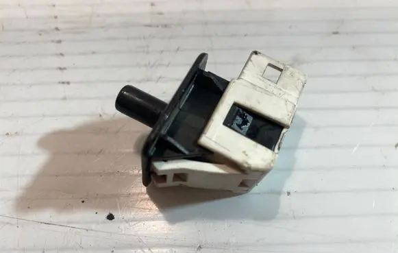 Mercedes-Benz E W211 Front door sensor 2028209410