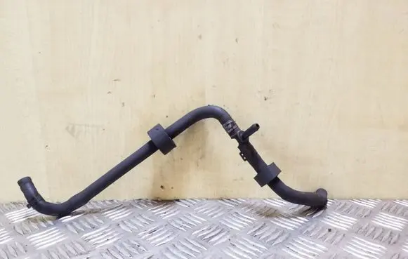 Volkswagen PASSAT B7 Engine coolant pipe/hose