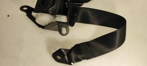 Rear seatbelt