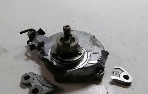 Toyota Land Cruiser (J150) Vacuum pump 1J506220221
