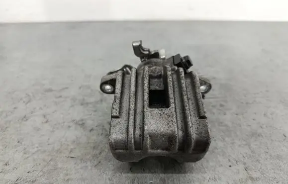 Volkswagen Polo IV 9N3 Rear brake caliper 