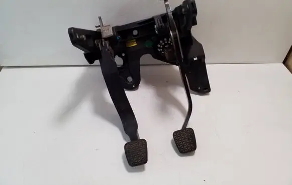 Chevrolet Orlando Pedal assembly 13328363