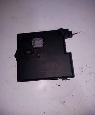 Volvo V70 Fuse module 12217799 8676391