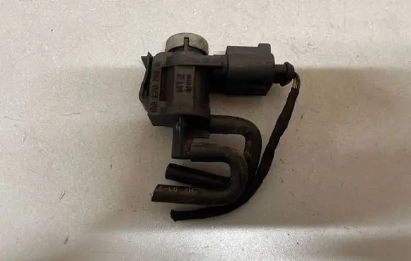 Volkswagen Tiguan Turbo solenoid valve 1K0906283A