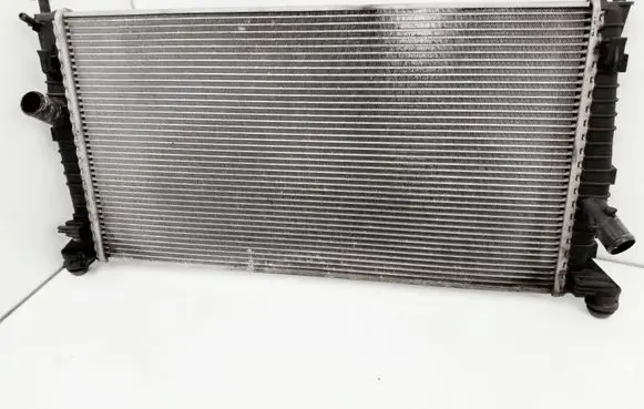 Ford Focus C-MAX Coolant radiator 3M5H8005RK