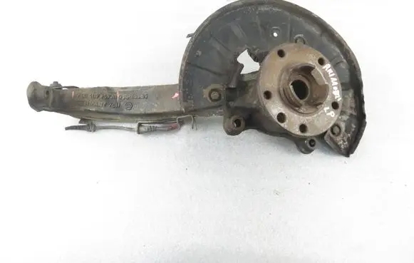Volkswagen Touareg I Front wheel hub spindle knuckle 7L0407257A