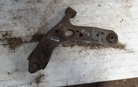 Toyota Auris 150 Front lower control arm/wishbone NOCODE