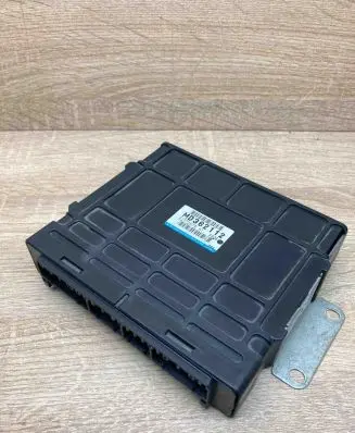 Mitsubishi Space Wagon Engine control unit/module ECU MD362112 E2T72575 2112