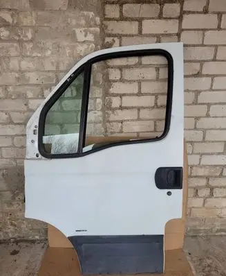 Iveco Daily 4th gen Front door