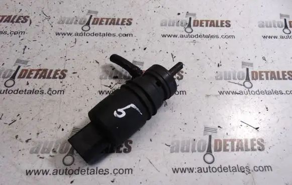 Mercedes-Benz C AMG W203 Windscreen/windshield washer pump