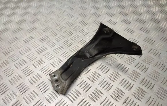 Volkswagen PASSAT B7 USA Fender mounting bracket 561821136