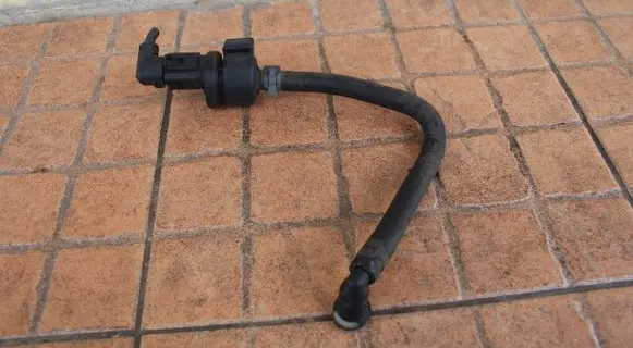 Volkswagen New Beetle Valve vacuum 051133459A