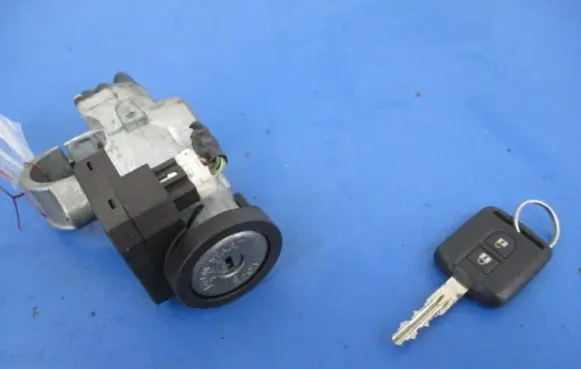 Nissan Almera Tino Ignition lock