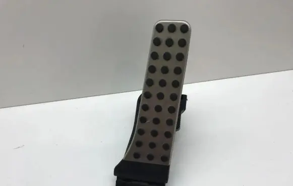 Mercedes-Benz C W205 Accelerator throttle pedal A2053000104 0994 ZGS00509