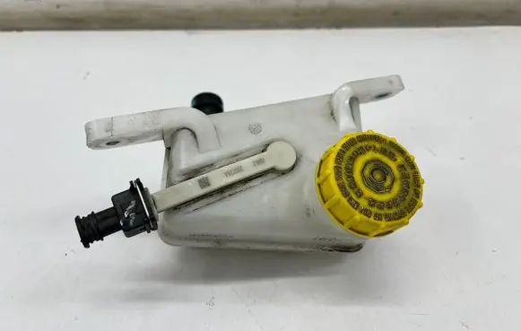 Brake fluid reservoir