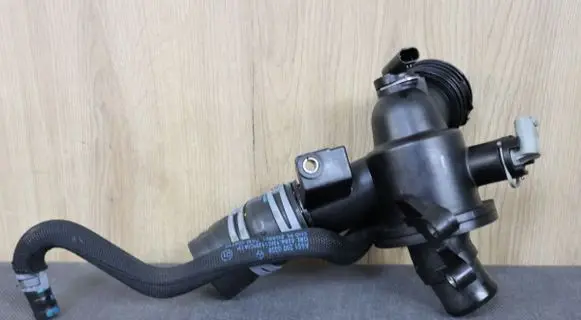 Mercedes-Benz SLK R172 Thermostat housing 6512001500 A6512001500