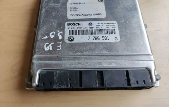 BMW 5 E39 Engine control unit/module 7786581