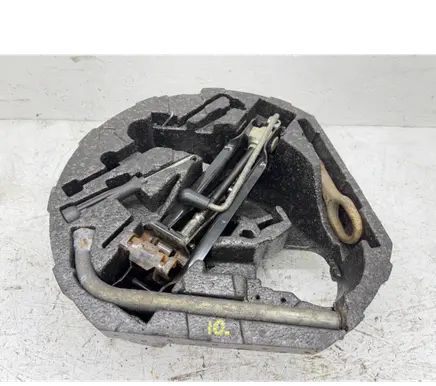 Volkswagen Jetta V Tool set 