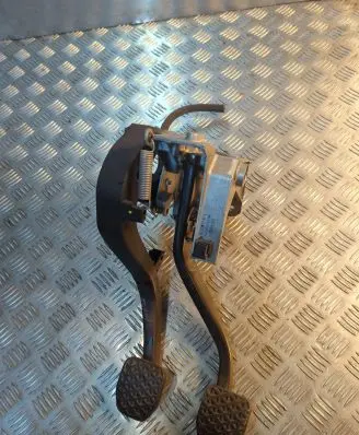 BMW 3 E90 E91 Pedal assembly 6761310 67871110