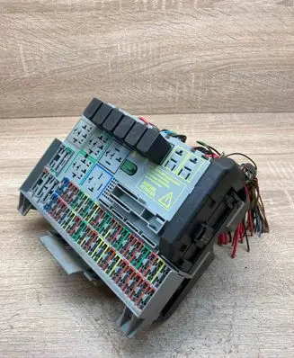 Opel Vectra B Fuse module 09152787