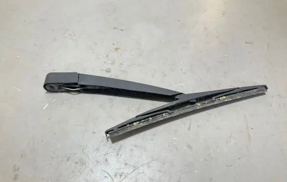 Nissan Qashqai Rear wiper blade arm