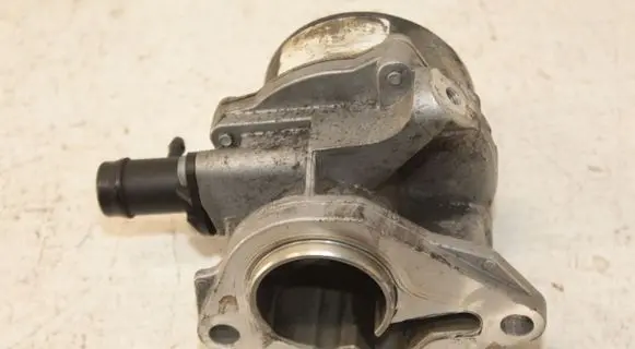 Nissan Qashqai Vacuum pump 8201005306