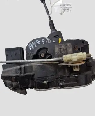 Opel Insignia A Front door lock 13577934