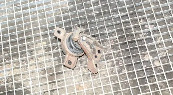 KIA Sorento Engine mount bracket 218102P100