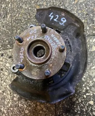 Toyota Verso Front wheel hub