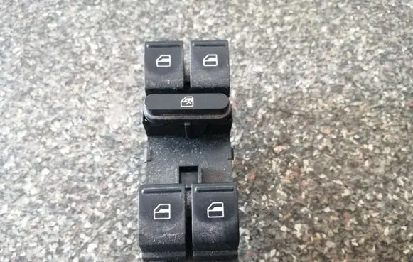 Volkswagen Touran I Electric window control switch 1K4959857E
