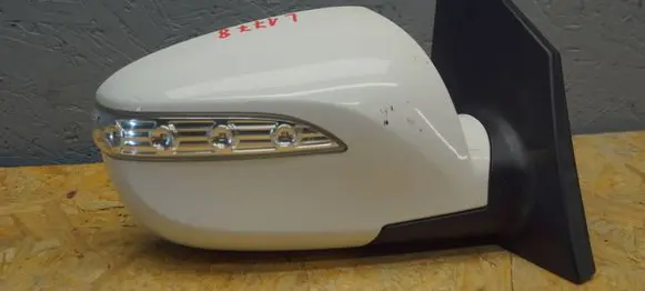 Hyundai ix35 Front door electric wing mirror 
