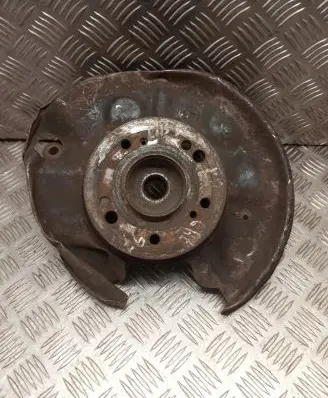 Mercedes-Benz E W210 Rear wheel hub