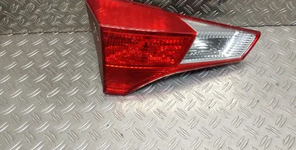 Toyota RAV 4 (XA40) Tailgate rear/tail lights