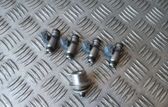 Volkswagen Golf IV Fuel injectors set 036031A 036133035A