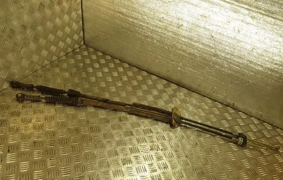 Gear shift cable linkage