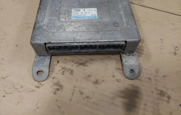 Mazda 323 F Engine control unit/module Z50918881B E2T81671M Z50977509B