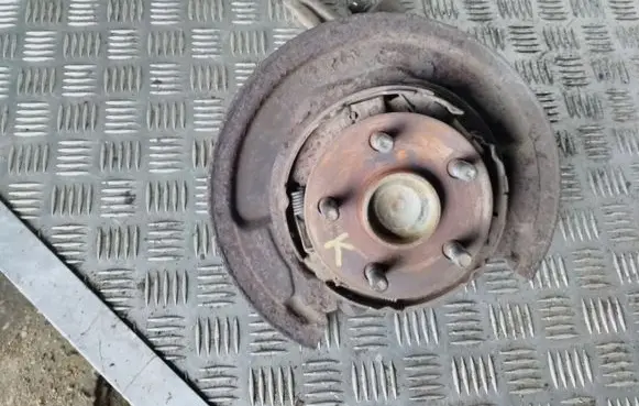 Toyota Avensis T250 Rear wheel hub spindle/knuckle 