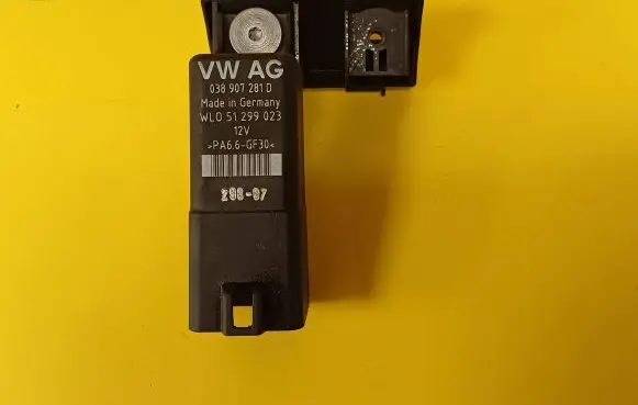 Audi A3 S3 8P Glow plug pre-heat relay 038907281D WL051299023