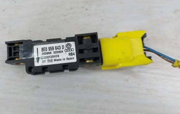 Volkswagen Phaeton Airbag deployment crash/impact sensor 8E0959643D