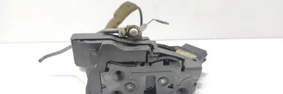 Mazda 3 I Front door lock