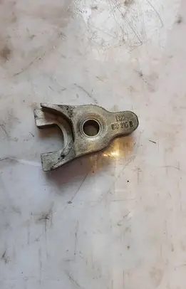 Audi Q7 4M Fuel Injector clamp holder 050216N