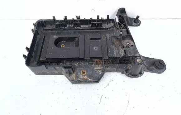 Volkswagen Jetta VI Battery tray 1K0915333H