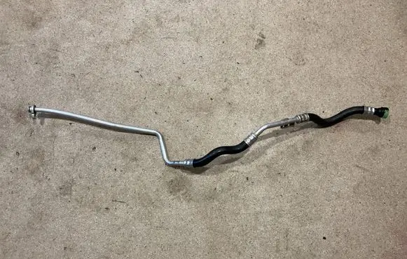 Gearbox oil cooler pipe/hose